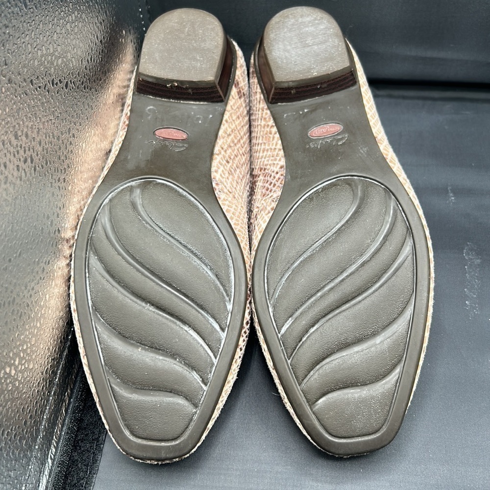 Clarks "Juliet Lora" Snakeskin Loafers Size 8 - Picture 8 of 8